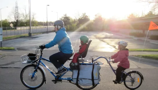 Vers l'école à pieds, à trott', à vélo...