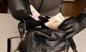 Attention ne vous laissez pas piéger par de faux policiers !
