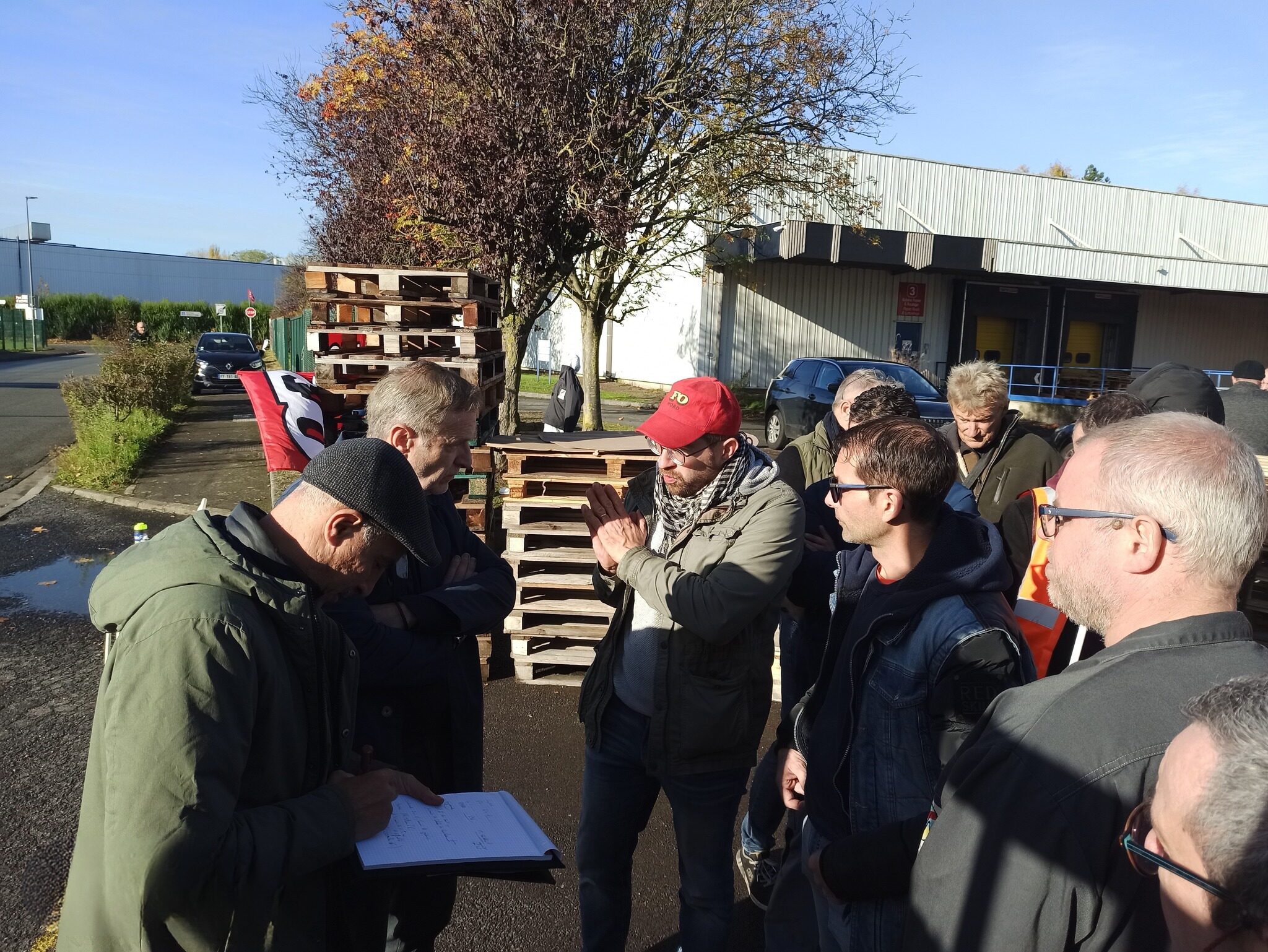 La Ville de Linselles apporte son soutien aux salariés de l’entreprise PARAGON