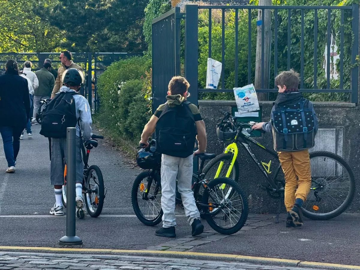 Vers l'école à pied, à trott', à vélo...
