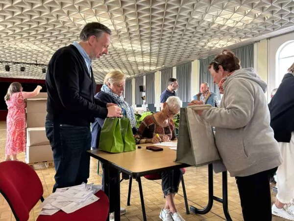Distribution des colis du 1er mai aux seniors